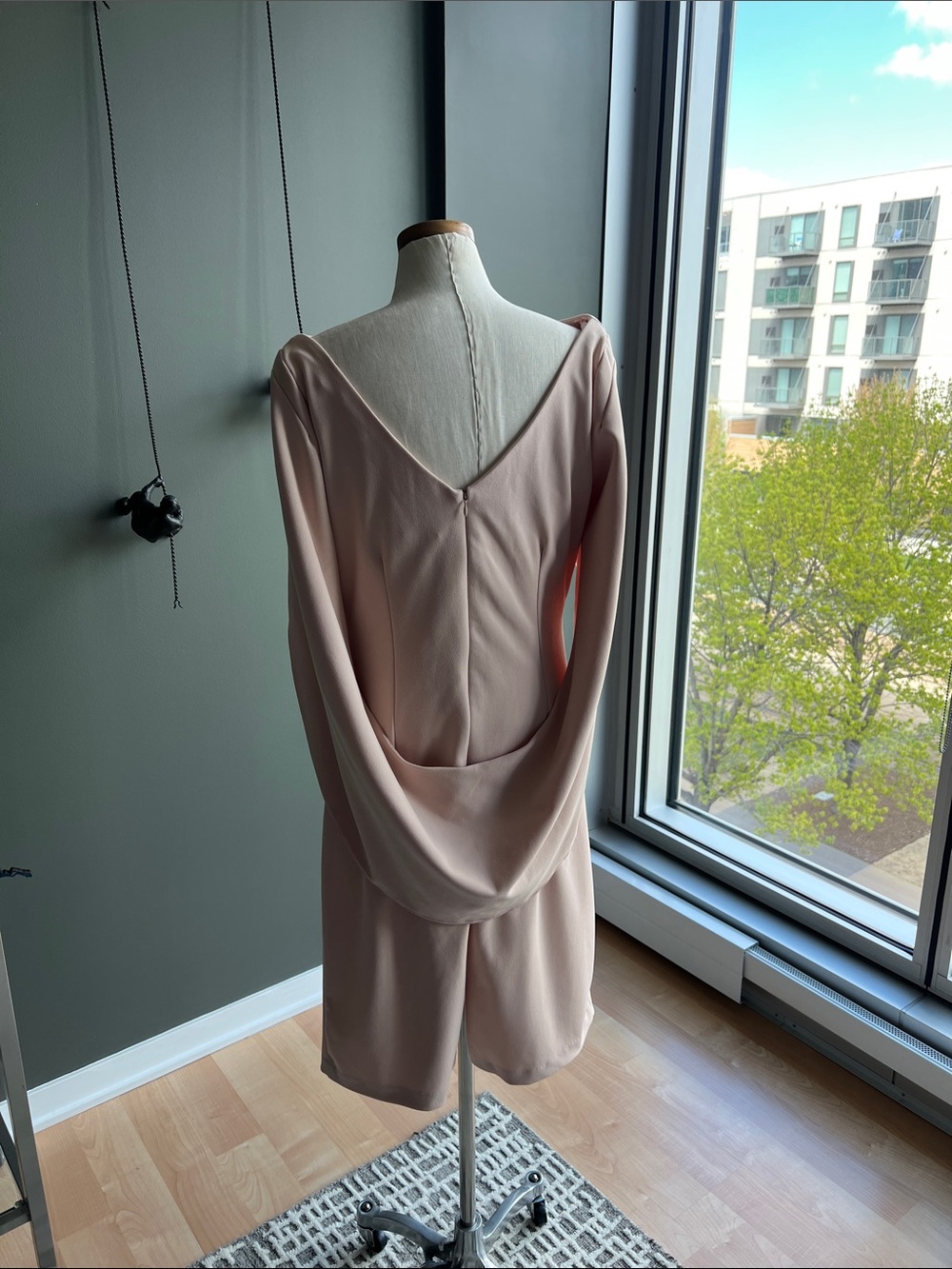 New Betsy & Adam Jordan Short Scuba Crepe Draped Back Dress in Blush Size 14 - Picture 4 of 7